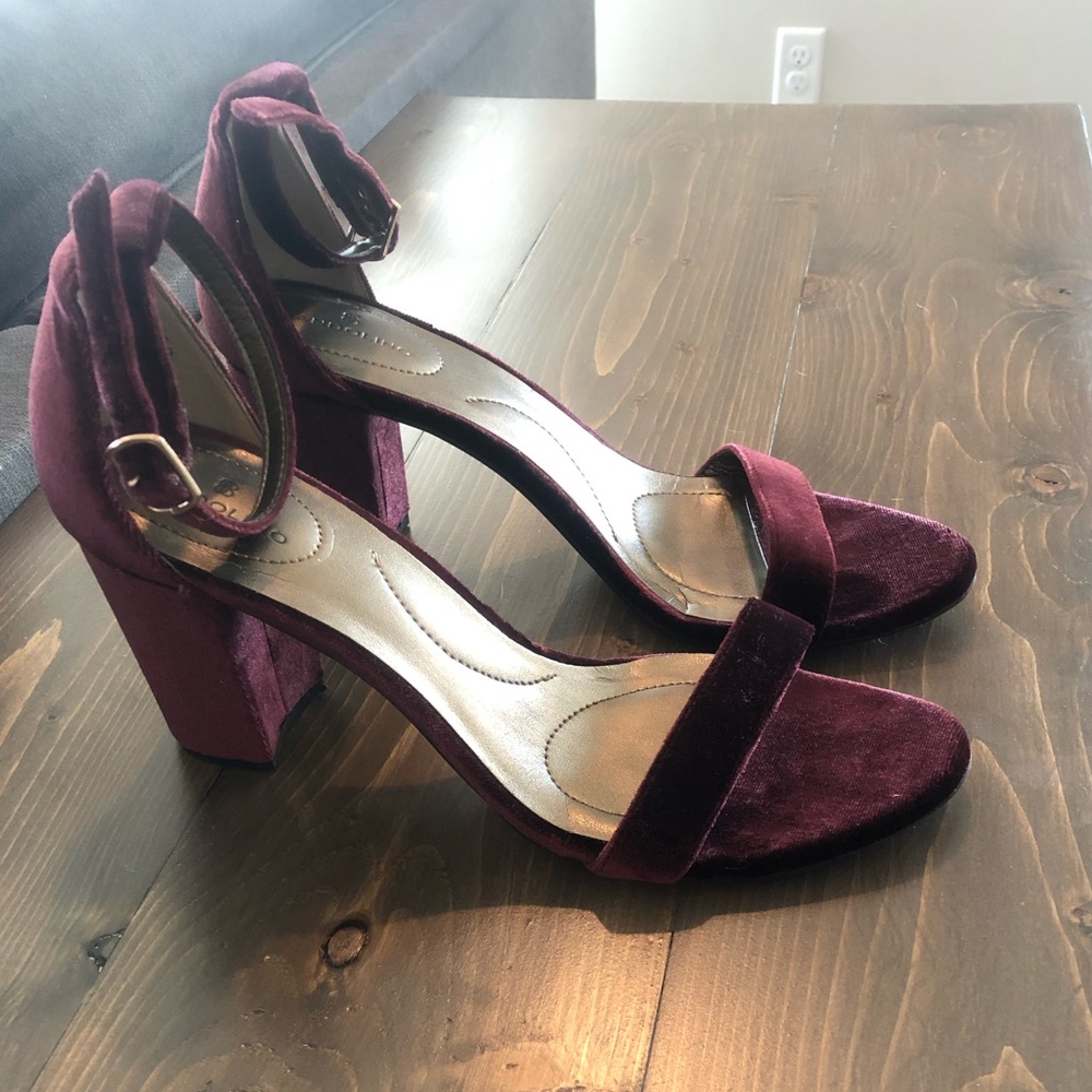 Bandolino Armory Heels Wine Velvet